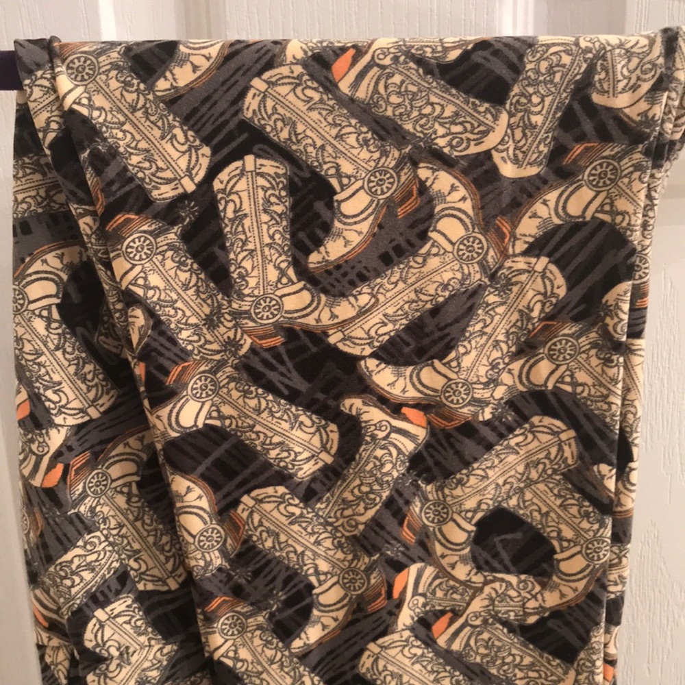 Cowboy boot leggings!